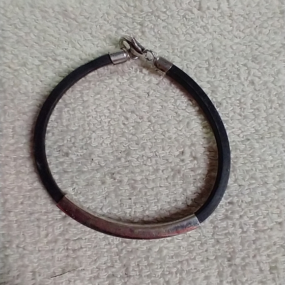 Silvertone black rubber bracelet - Picture 3 of 5